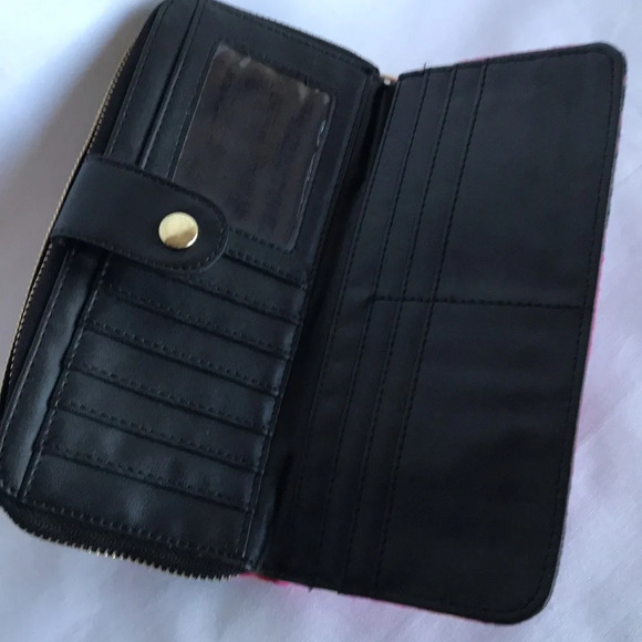 Tribal print wallet with lots of space for storage - Picture 5 of 8